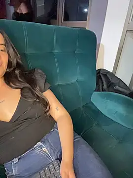 Antonella_Julieta 即時 XXX 聊天