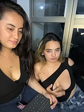 Antonella_Julieta 即時 XXX 聊天