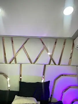 Živý XXX chat Madisson-Rivas