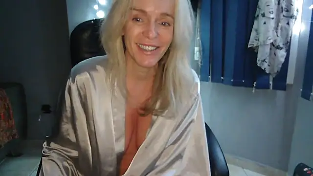 LadyMissNipsnLips Live XXX-chat