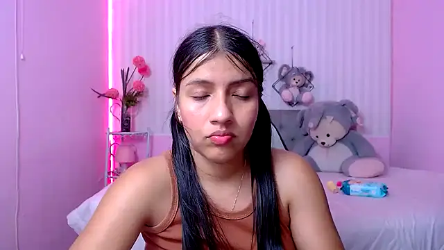 zara_cute élő XXX-chatje