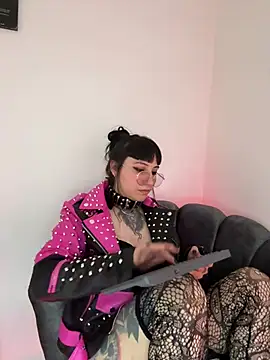 Ravenna666_ élő XXX-chatje