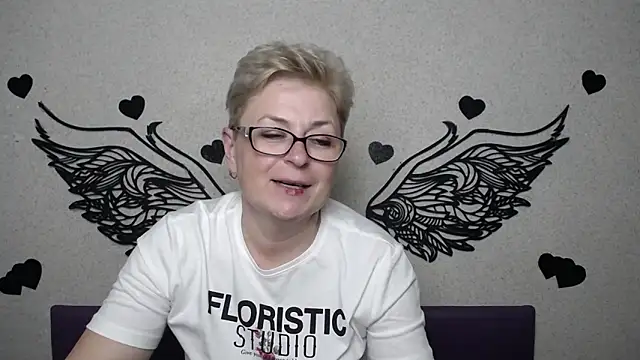 EmiliaGree's Live XXX Chat