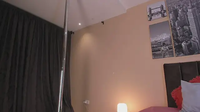 Blue_Sixx 即時 XXX 聊天