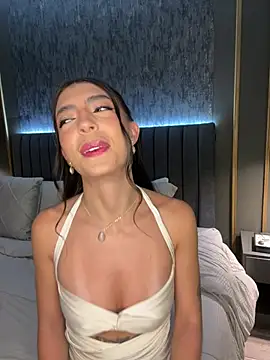 Chat +18 de Ninaa_Rosee ao vivo