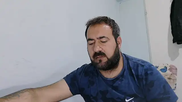 Chatroom XXX en direct de mio_jaks