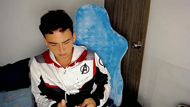 Show modela Mathias_twinkk na web-kameri