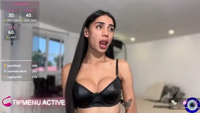 TrixieEmerald777 Webcam show