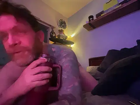 Tattooednakedguy Show in webcam