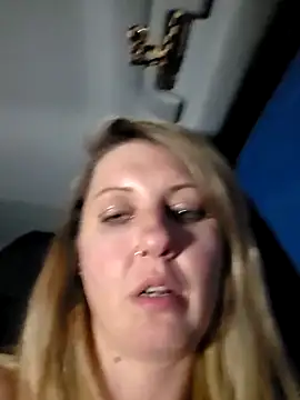 SheIsSomething: онлайн-секс-чат