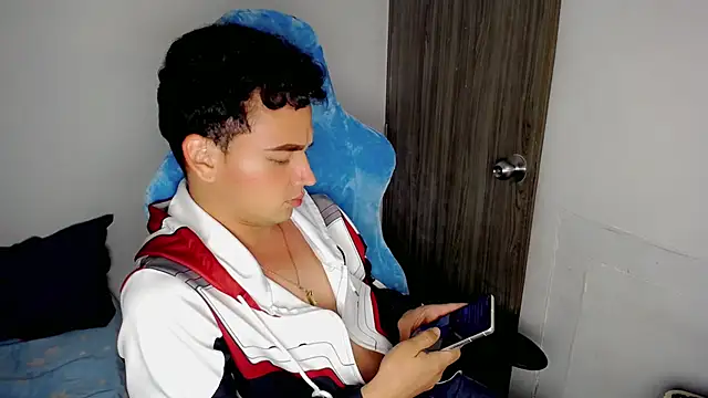 Show modela Mathias_twinkk na web-kameri