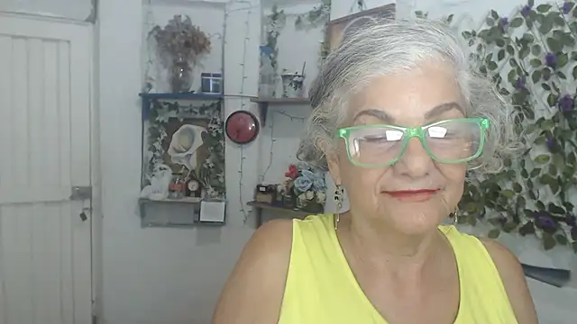 FunnyGrandma Webcam-Show