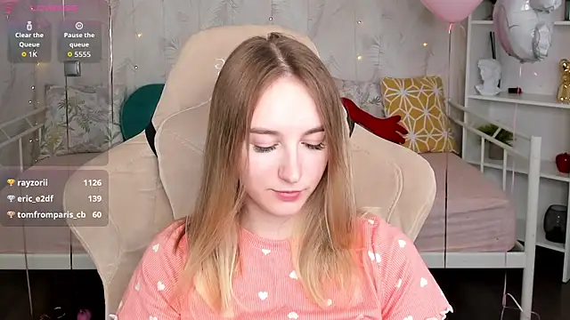 Shy_Polly Adlı Modelin Canlı XXX Sohbeti