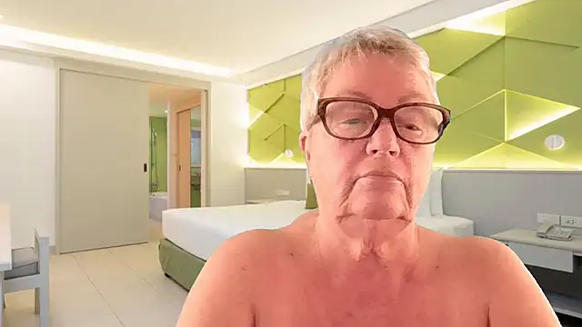 Mystery-Grandmother Webcam-Show