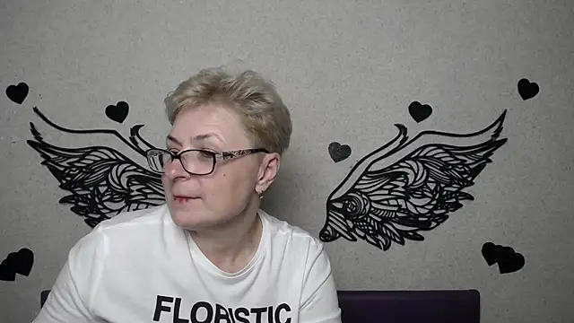 EmiliaGree's Live XXX Chat