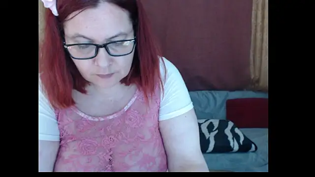 PlayfullMature Chat XXX live