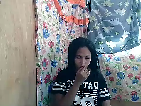 PinaySkinnyGirl Adlı Modelin Canlı XXX Sohbeti