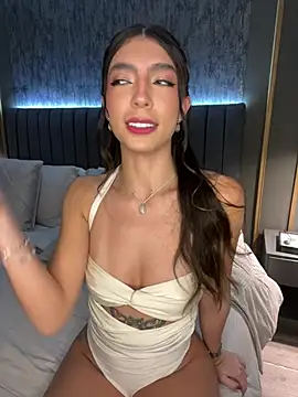 Ninaa_Rosee Adlı Modelin Canlı XXX Sohbeti