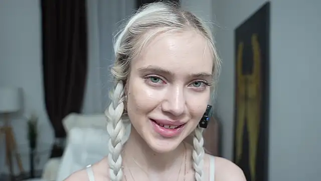 KristalCrowner Adlı Modelin Canlı XXX Sohbeti