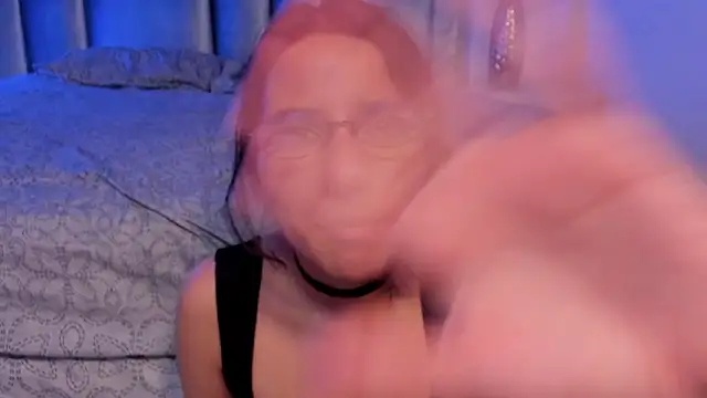 HollyPeach Live XXX-Chat