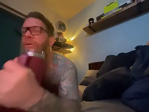 Chatroom XXX en direct de Tattooednakedguy