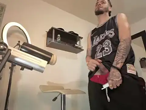 RyanMira webkamerás műsora