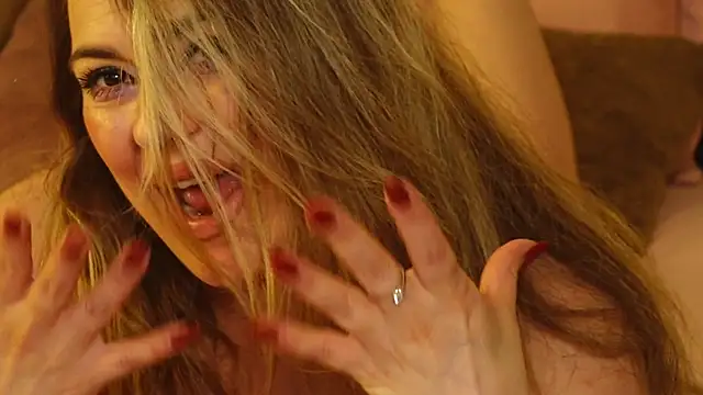 TanyaJade888 – Naživo XXX chat