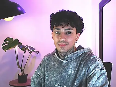 Pokazy przed kamerką – stevennavarro