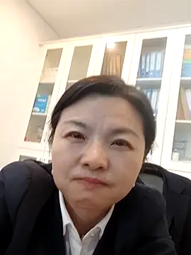 ialnuyoa_h élő XXX-chatje