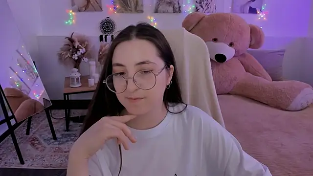 VirtuallVoyant's Live XXX Chat