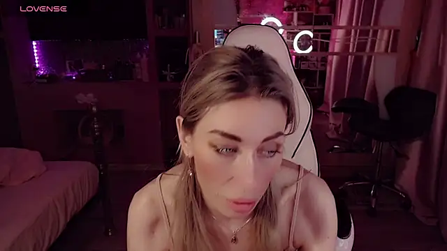 Онлайн чат XXX AnnieGOld_