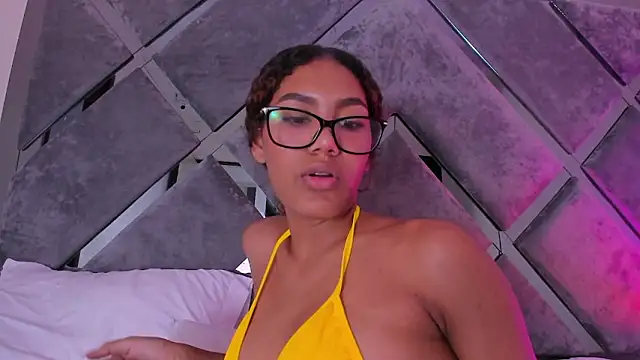 luciagray1 webcam show