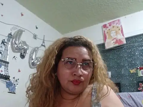 Perla1981-- Adlı Modelin Canlı XXX Sohbeti