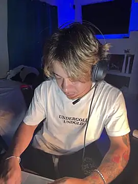 Онлайн чат XXX AngelLatinBoy