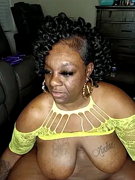 Chat +18 de Thickkemzz41 ao vivo