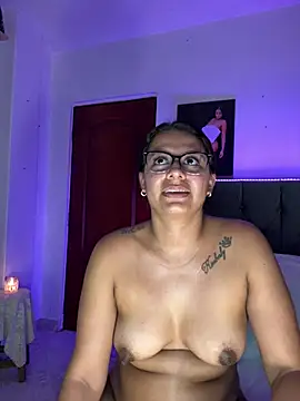 Chat XXX Live ema_zoe