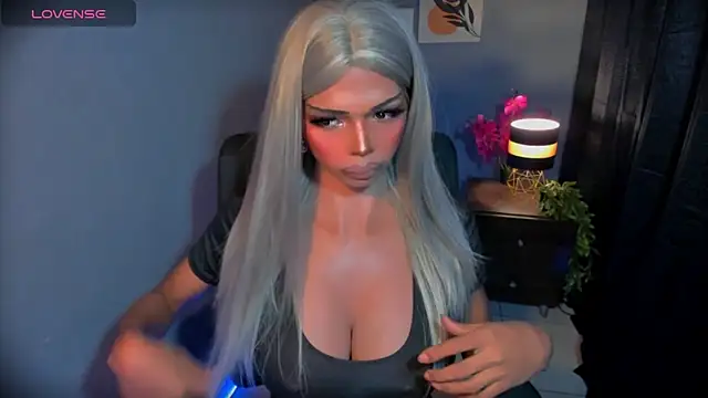 xEllaineCumsLotx Show Webcam