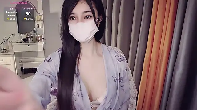 NolanMia: онлайн-секс-чат