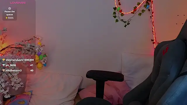 Онлайн чат XXX Adetta