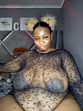 CocoBootyyy webkamerás műsora