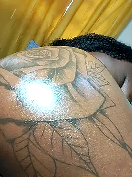 Hugemassivebootie লাইভ XXX চ্যাট