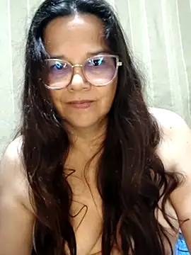 Novata élő XXX-chatje