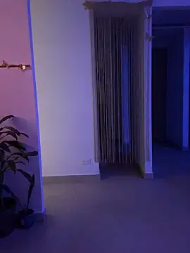 Elie-3 élő XXX-chatje