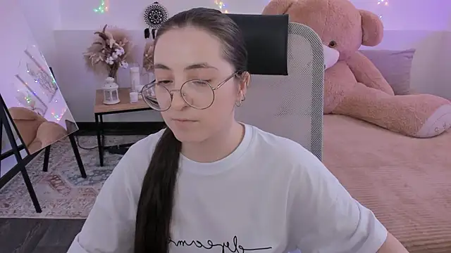 VirtuallVoyant's Live XXX Chat