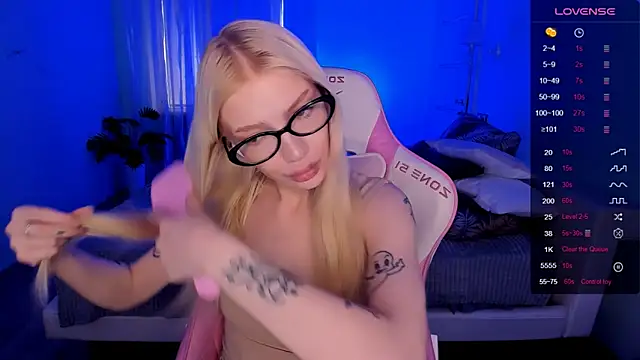 AnyaTaylor_ Chat XXX in diretta