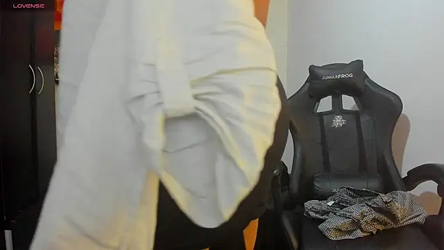 Miss_clarepocahose's Live XXX Chat