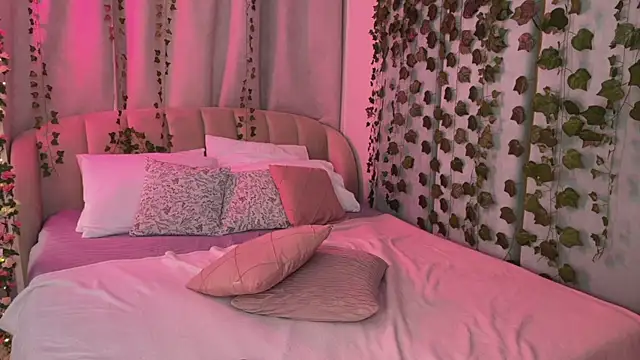 Love_is_Lola: онлайн-секс-чат