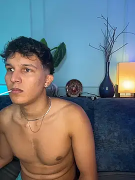 Leo_Savage_ Adlı Modelin Canlı XXX Sohbeti