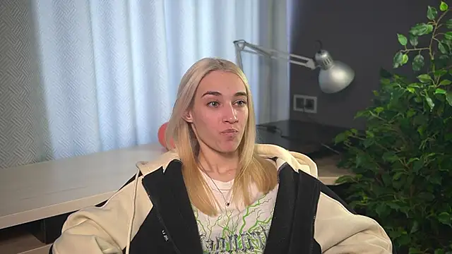 XXX chat uživo modela CandiRosato