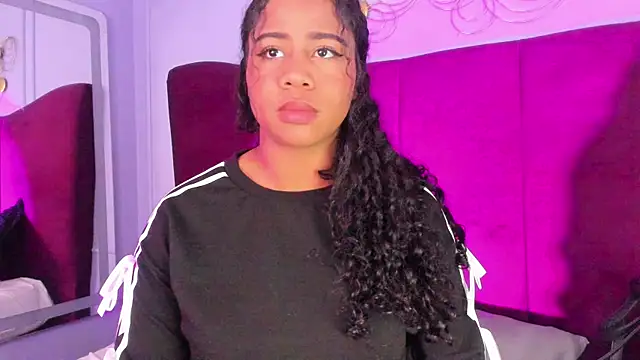 Sofi_Fox_ Adlı Modelin Canlı XXX Sohbeti